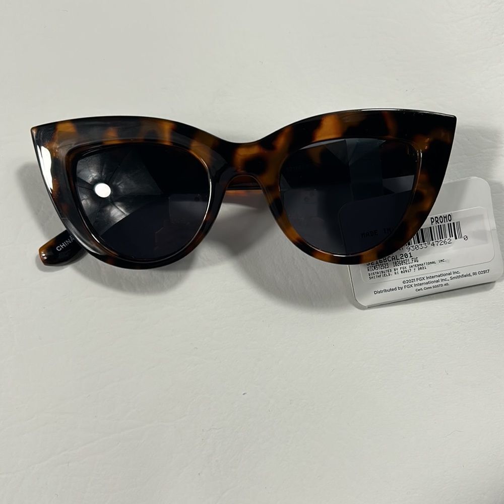 CaliBlue/Foster Grant - Women’s Tortoise Shell Sunglasses